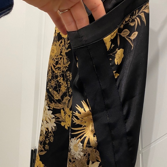 Black Satin Camisole Gold Floral Print Tank Top Luxe Y2K Sz S/M - Picture 3 of 11
